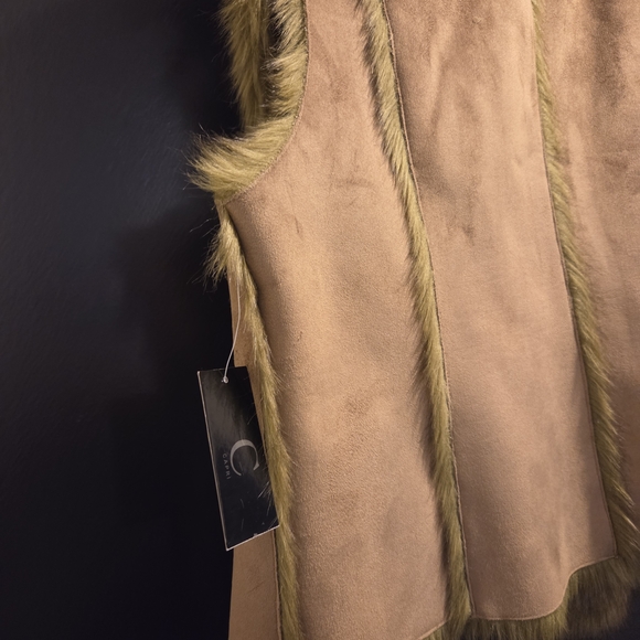 Faux Fur Trimmed Vest - Picture 3 of 5